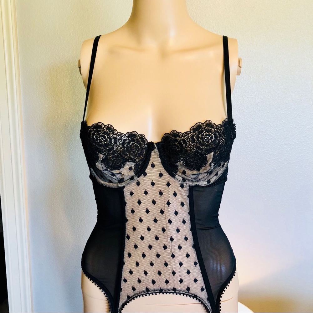 Victoria’s Secret Black/ Nude Bustier w/ garters